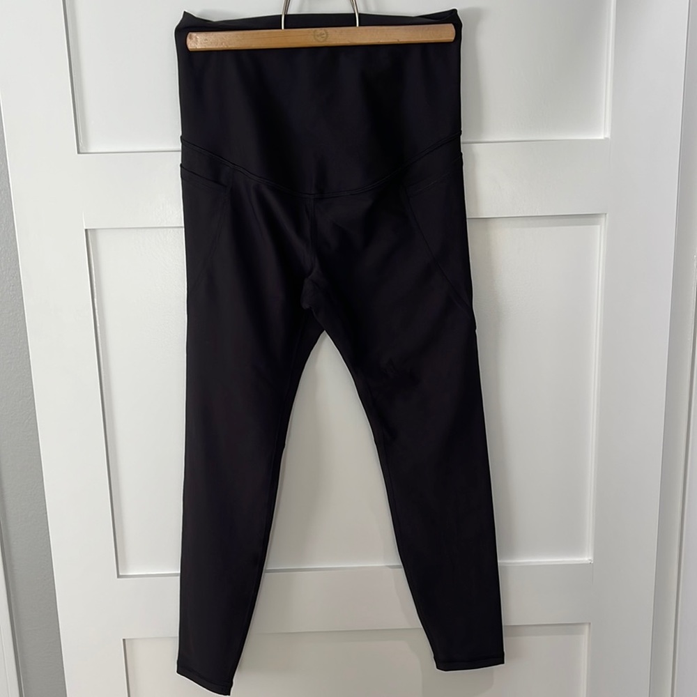 Old Navy Maternity full panel Elevate Powersoft leggings.